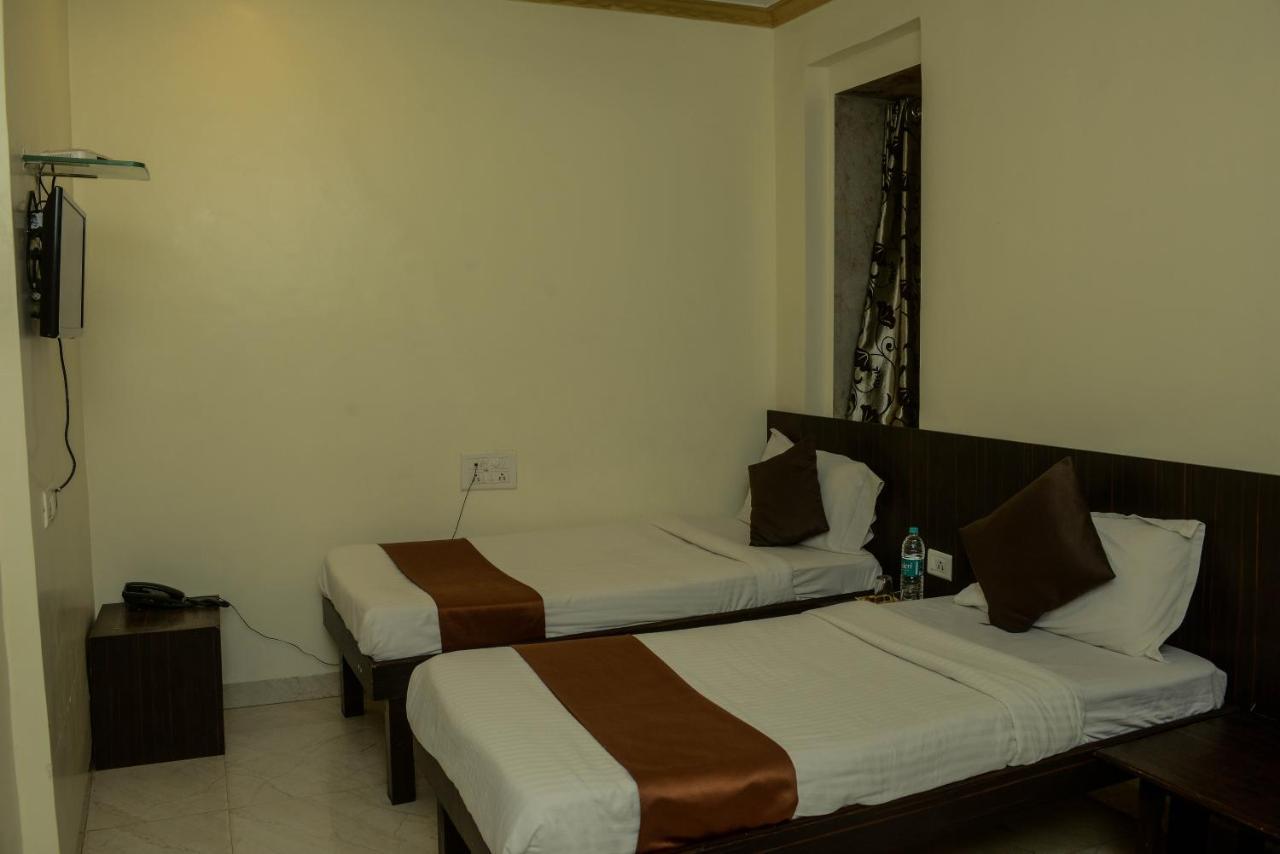 מומביי Hotel National מראה חיצוני תמונה