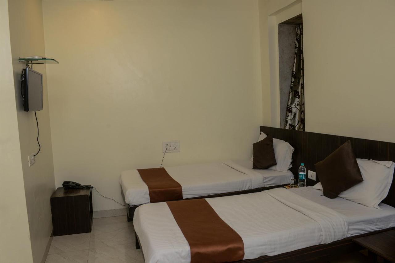 מומביי Hotel National מראה חיצוני תמונה