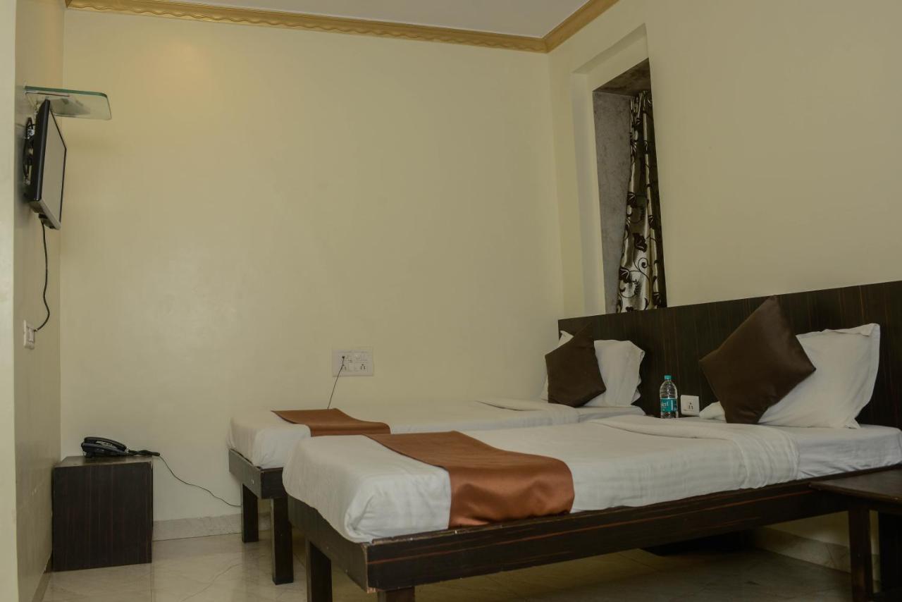 מומביי Hotel National מראה חיצוני תמונה