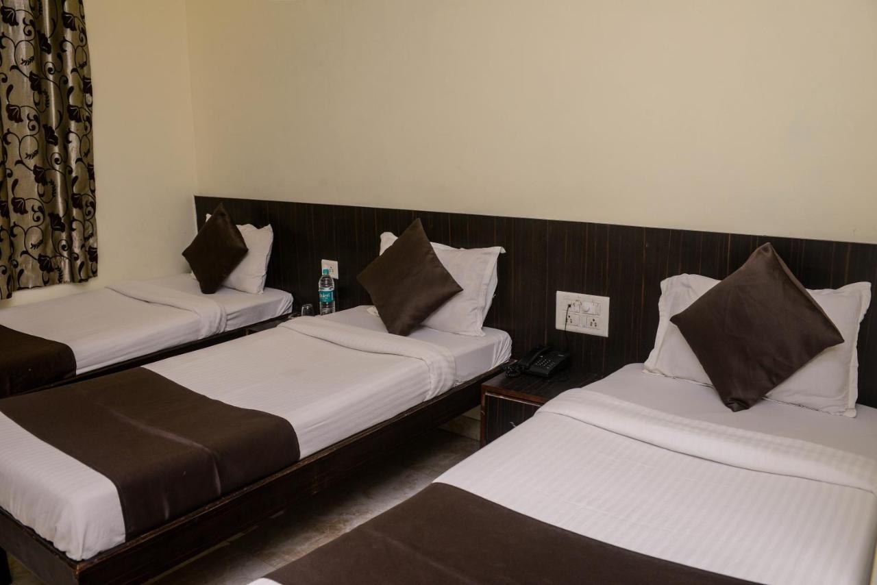מומביי Hotel National מראה חיצוני תמונה