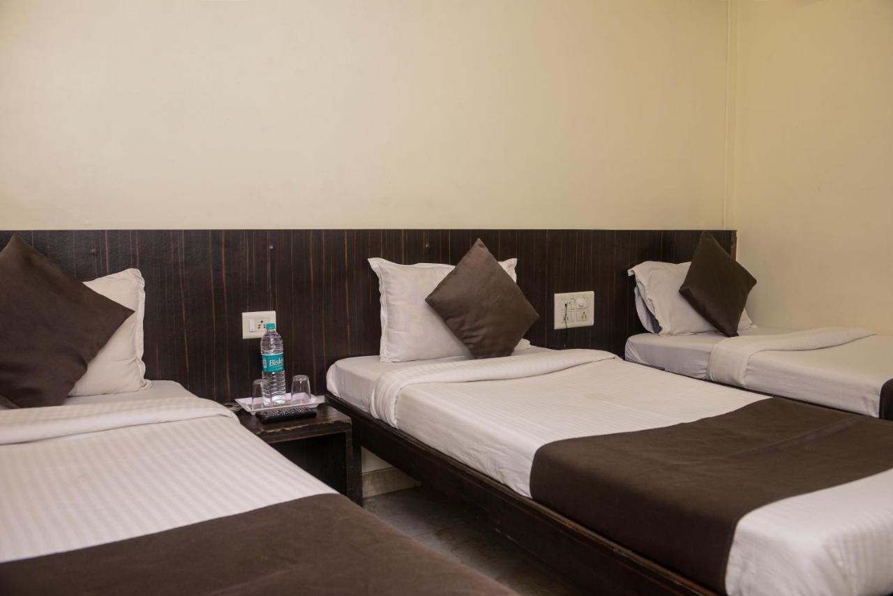 מומביי Hotel National מראה חיצוני תמונה
