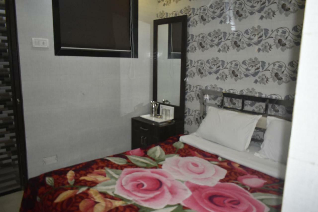 מומביי Hotel National מראה חיצוני תמונה